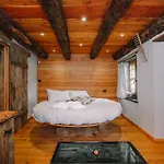 L'escola E Lou Mulin 게스트하우스 4*